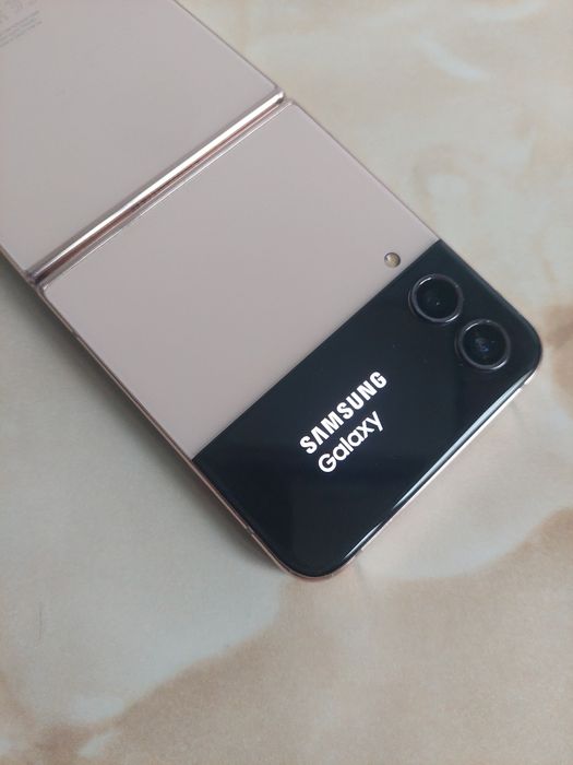 [Flip4] Vând Samsung Galaxy Z Flip 4, fără ecranul mare //poze reale