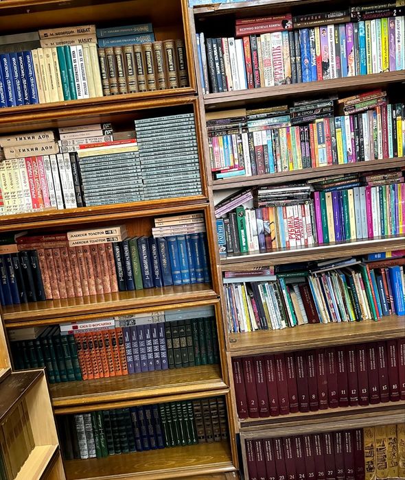 Продаются книги. Библиотека.