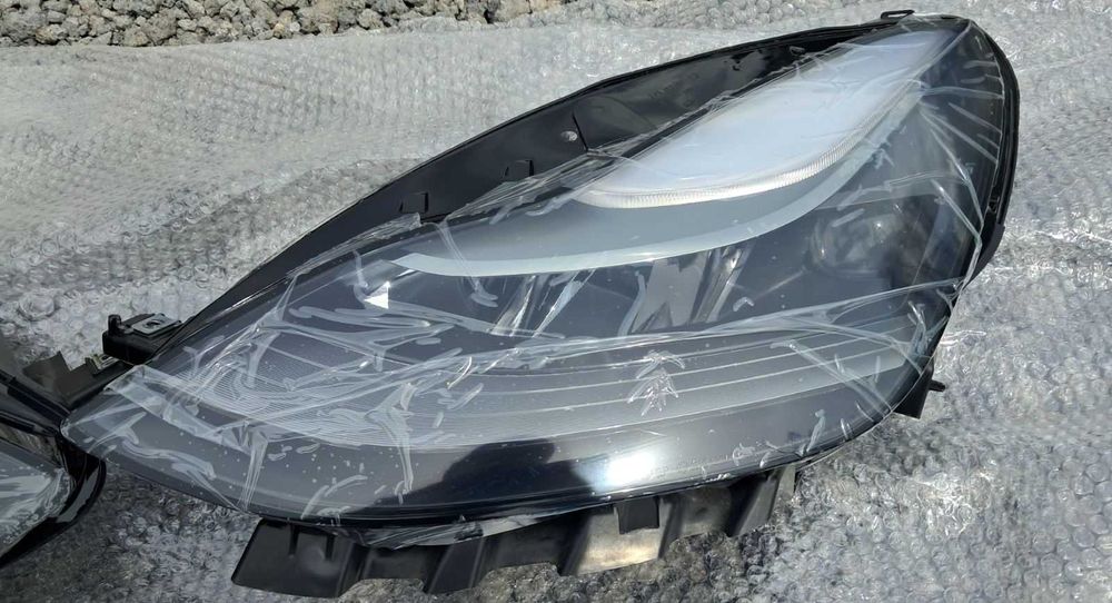 Фар фарове оригинални нови ляв, десен Tesla Model 3/Y MATRIX FULL LED