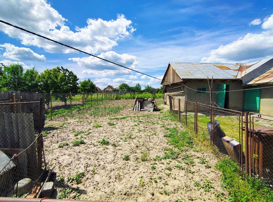 Casa + anexe gospodaresti cu teren de 1000 mp