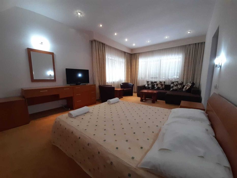 Cazare in vila 6 camere cu baie, living, bucatarie, minim o luna