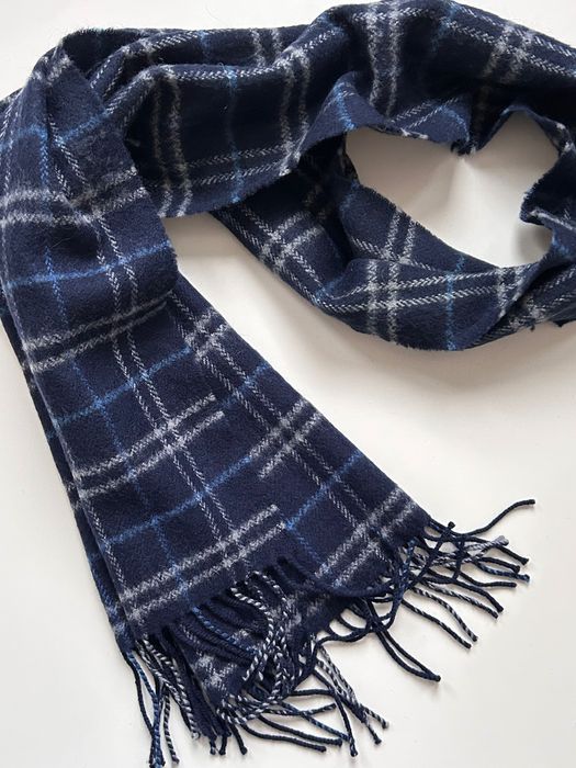 Мек вълнен шал в син цвят с ресни