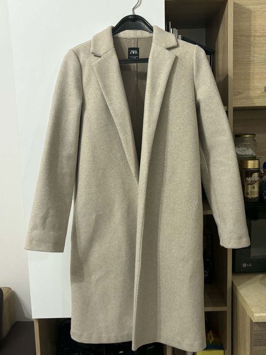 Бежово палто Zara S размер