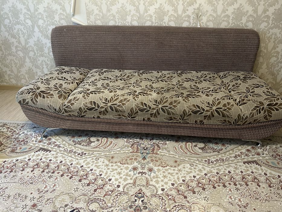 Продам красивый диван тахту