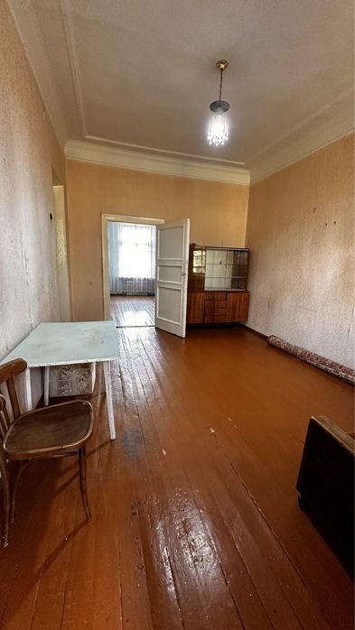 Сдается 2-х комнатная квартира в центре.