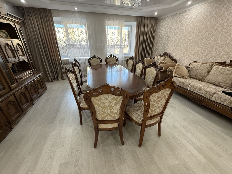 Продам стол+стулья производство Малайзия