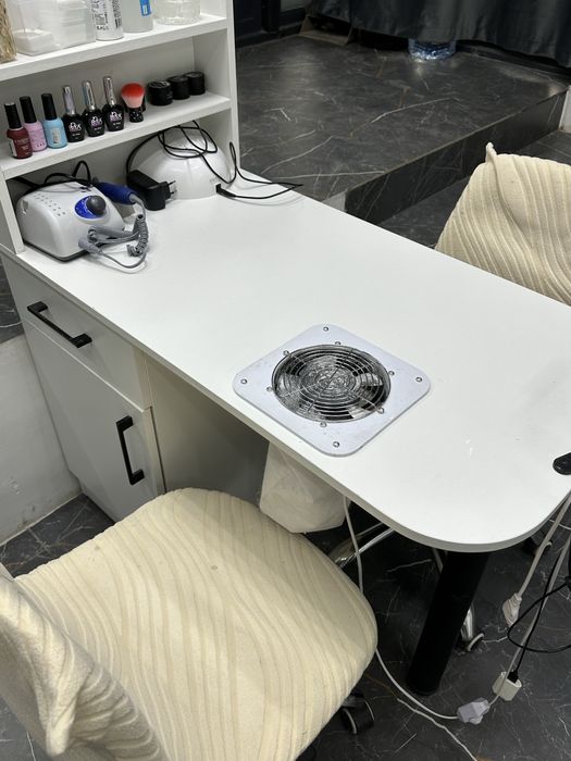 Маникюрный столик