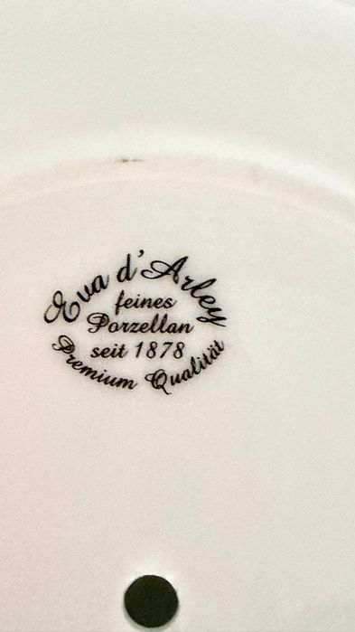 Двуетажна порцеланова поставка с декор момини сълзи