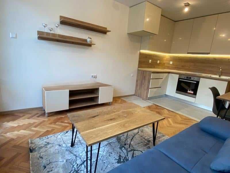 Дава се под наем Тристаен апартамент в София, Изток - 80 кв.м за 765 € - Снимка #1