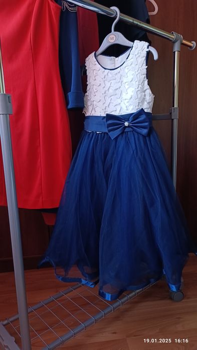 Уникална дълга детска рокля за официален повод 120 р-р