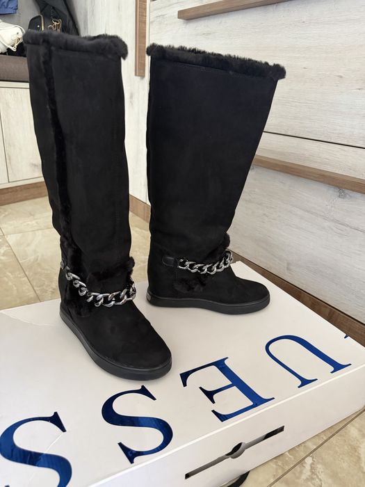 Зимни ботуши Guess