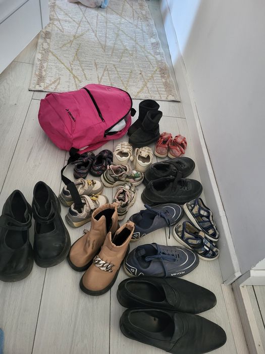 Отдам даром обувь