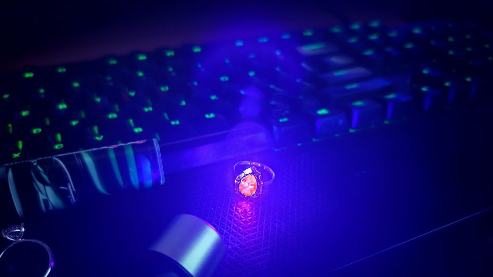 Inel superb cu diamant LG Fancy Vivid Pink