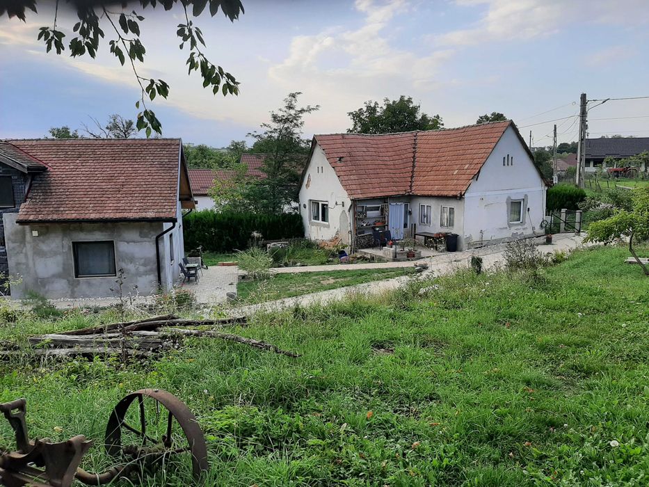 Casă la tara,6375 m2 grădină/ teren, in granita cu padurea