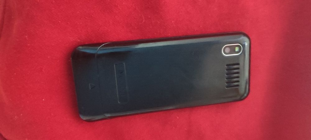 Продам кнопочный телефон