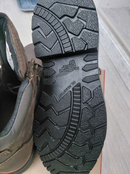 Продается спец ботинка