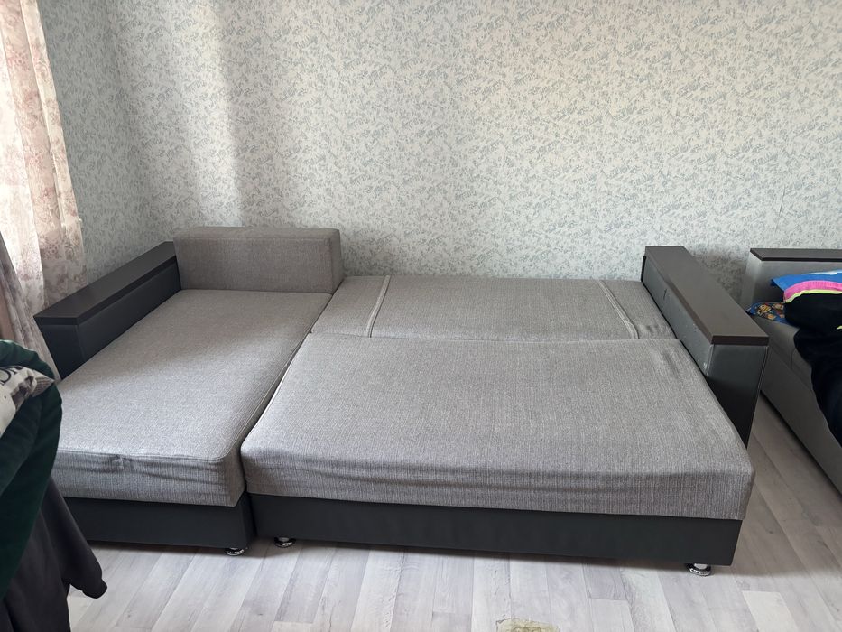 В продаже два дивана