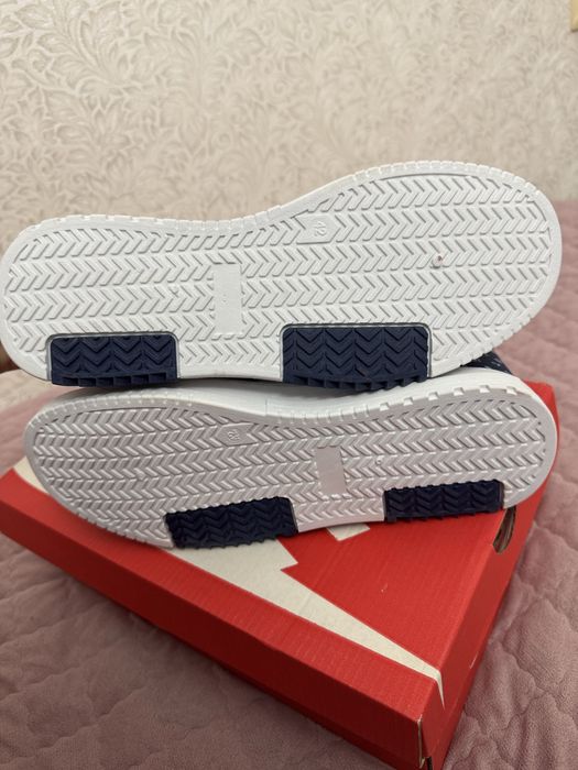 Кроссовки новые 41-42р