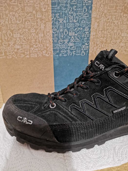 Продавам мъжки туристически обувки CMP