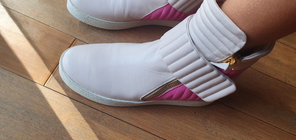 Леки,  удобни и красиви боти/ кецове