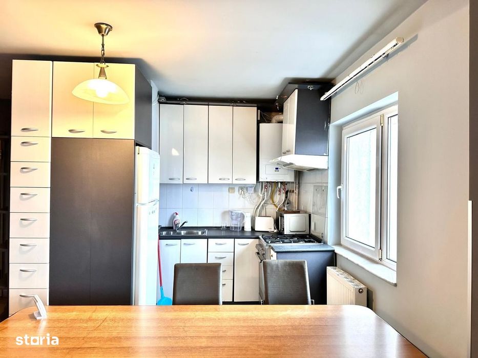 Apartament spatios 4 camere + parcare, pretabil ptr ERASMUS