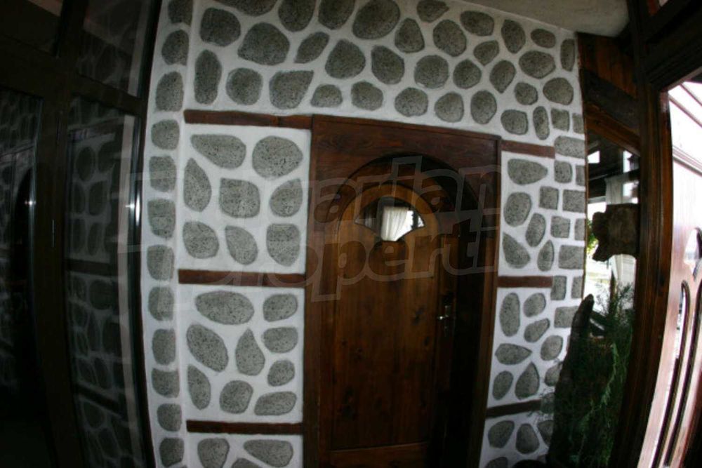 Дава се под наем Заведение в Банско - 500 кв.м за 1250 € - Снимка #2