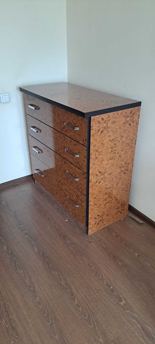 Мебел диван камот вишлка