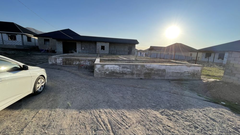 Участок с времянкой