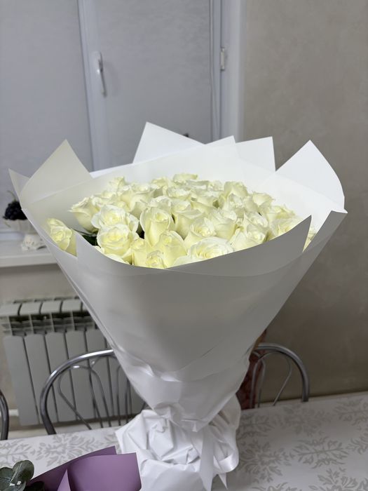 Белые розы 51 шт свежые