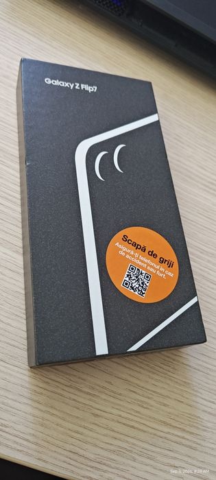 Samsung Z Flip 7 cu 512 Gb stocare