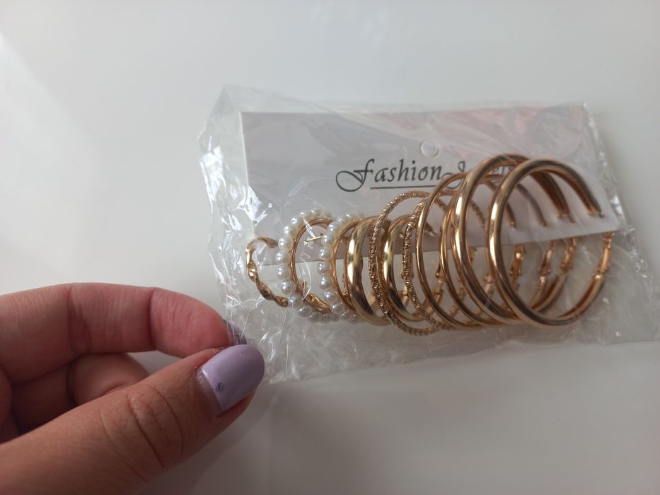 НОВ комплект ,10 чифта обеци