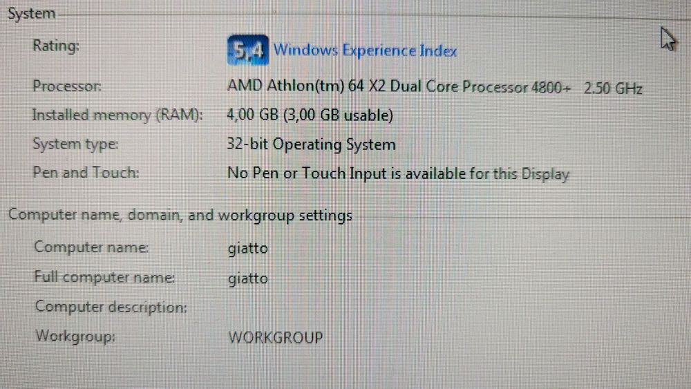 Настолен Компютър AMD 2.5GHz, 4GB RAM, 300GB HDD