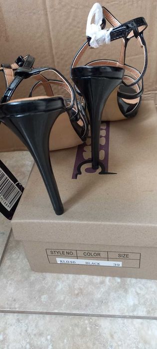 Sandale 39 noi ,cu toc de 9cm