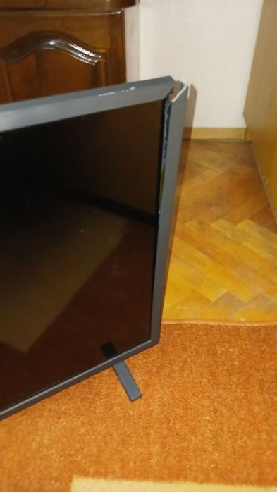 LG 32 инча за части, счупена матрица.