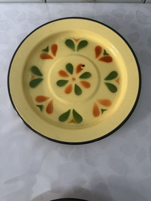 Эмалированная блюдце
