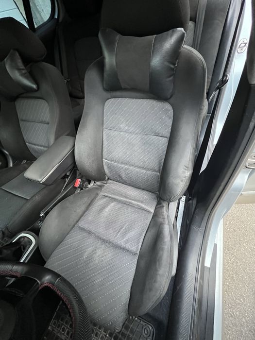 Салон с подгрев за Leon 1M