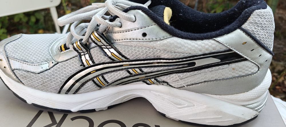 : Adidași ASICS Bărbați Mărimea 44 - Stare Impecabilă (Ca Noi)