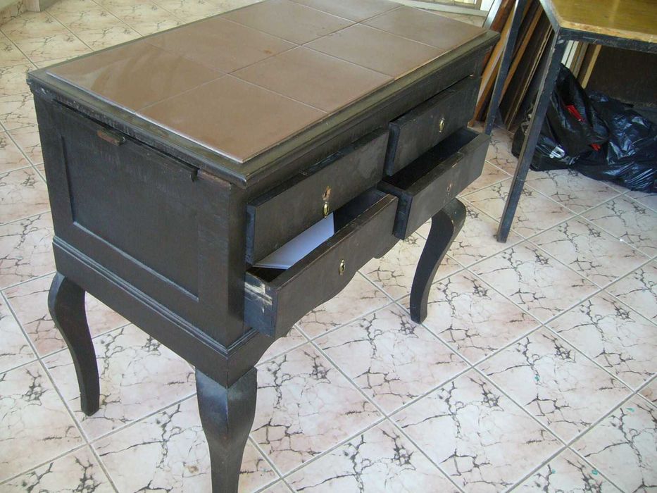 Старинно Помощно Шкафче за Сервиране