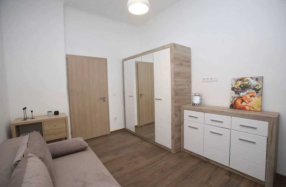 Тристаен апартамент под наем в Идеален Център, 2176074