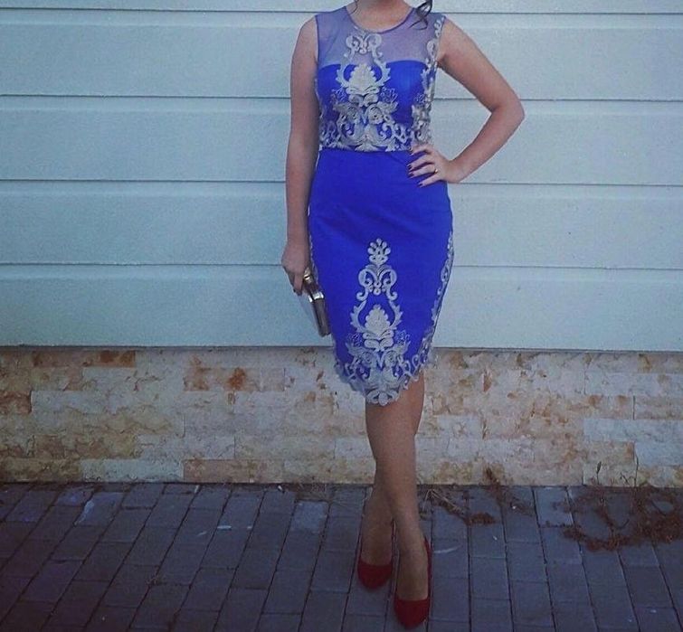 Rochie albastra cu model auriu