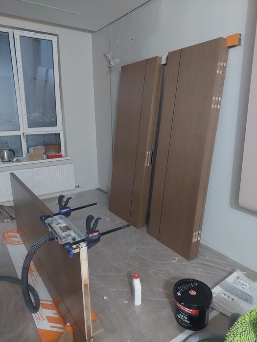 Установка дверей со скрытыми петлями