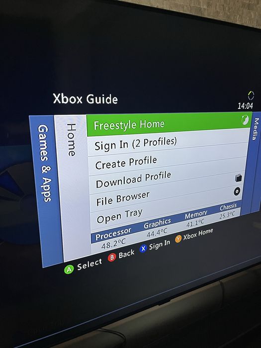 Xbox 360 – Consolă + 2 controllere + 52 jocuri + Kinect