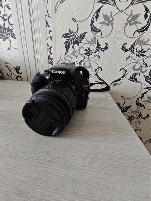 Продам фото аппарат Canon EOS Rebel T3i с объективом