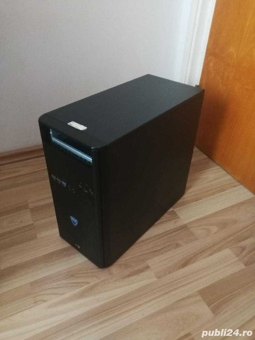 Vând carcasă cu sursă 600W