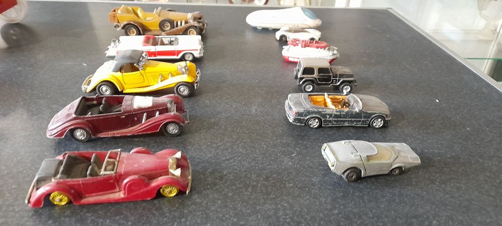 Стари метални колички за ценители и колекционери