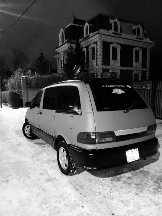 Toyota Estima Lucida