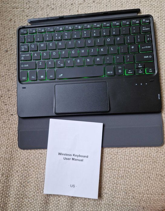 Безжична Bluetooth клавиатура с подсветка и тъчпад за Microsoft Surface Pro