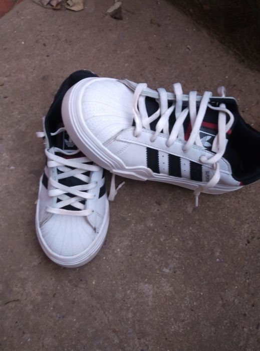 Adidasi  marca Adidas