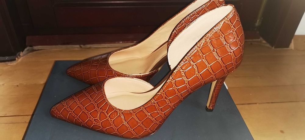 Чисто нови обувки-продават се спешно