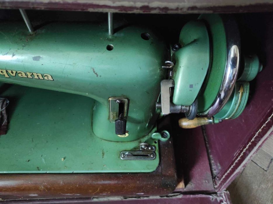 Ръчна и електрическа  шевна машина Husqvarna антикварна
